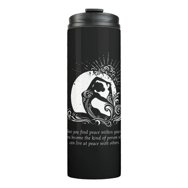 Schwarz-weißes einbeiniges Yoga-Pose-Logo von King Thermosbecher (Vorderseite)