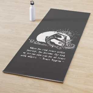 Schwarz-weißes einbeiniges Yoga-Pose-Logo von King Yogamatte