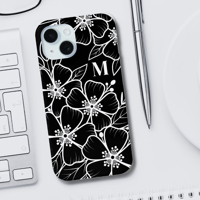 Schwarz-weißes florales Monogramm Initial Case-Mate iPhone Hülle (Chic Black White Floral Monogram Initial iPhone 15 Case)