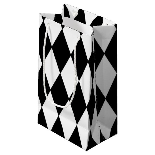 Schwarz-weißes Harlekin-Muster Kleine Geschenktüte (Vorderseite Schrägansicht)