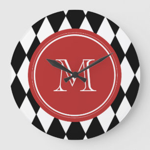 Schwarz-weißes Harlekin-Muster, rotes Monogramm Große Wanduhr