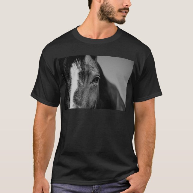 Schwarz-weißes Horseaugenkunstwerk T-Shirt (Vorderseite)