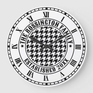 Schwarz-weißes Houndstooth-Familienname Datum Gegr Große Wanduhr