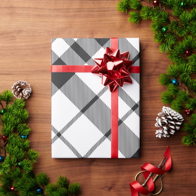 Schwarz-weißes Kariertes Tartan Weihnachten Geschenkpapier (Feiertagsgeschenk)