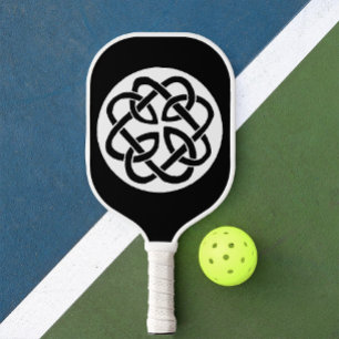 Schwarz-weißes keltisches Knotenmuster-Kreissymbol Pickleball Schläger