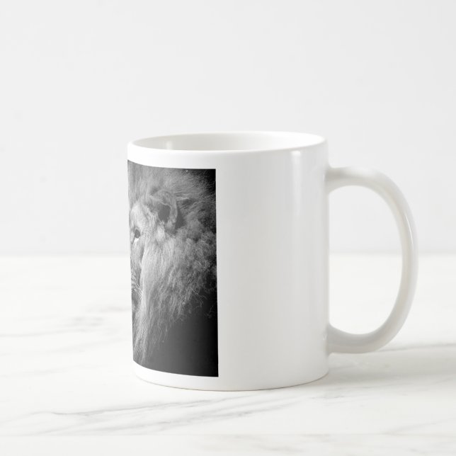 Schwarz-weißes Löwenportrait - Tierfotografie Kaffeetasse (Rechts)