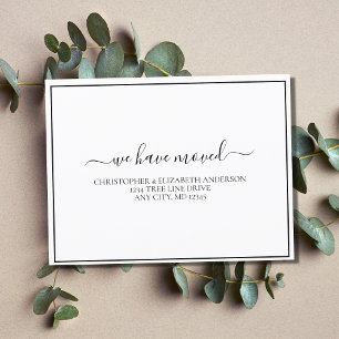 Schwarz-weißes Minimalistisches einfaches Skriptbe Ankündigungspostkarte