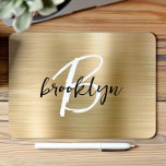 Schwarz-weißes Monogramm aus goldgegossenem Metall Mousepad<br><div class="desc">Dieses elegante personalisierte Mauspad verfügt über ein Monogramm und einen Vornamen in modernem Schwarz-Weiß-Skript auf einem vergoldeten Metall-Hintergrund.</div>