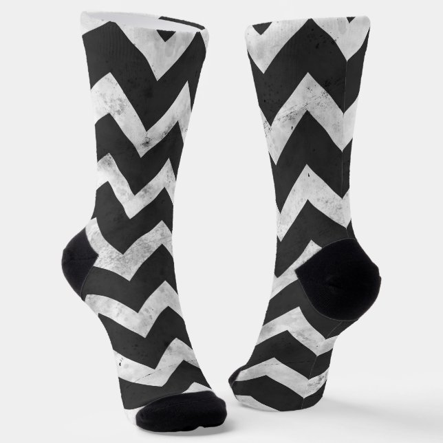Schwarz-weißes rustikales Chevron-Muster Socken (Gewinkelt)
