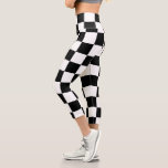 Schwarz-weißes Schachbrett  Capri Leggings<br><div class="desc">Die Leggings dieser Frauen sind von Schwarz-weißen Schachbrett Muster Original-Design von deluxephotos.</div>