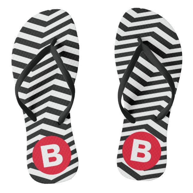 Schwarz-weißes Zickzackmuster mit rotem Monogramm Flip Flops (Fußbett)