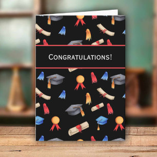 Schwarze Abschlussdiplome und -mützen zur Graduier Karte