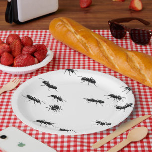 Schwarze Ameisen auf Weiß Pappteller