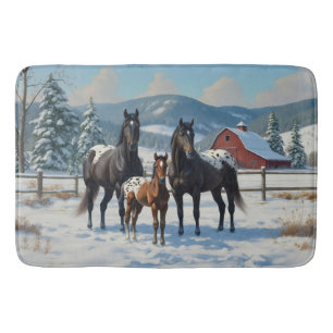 Schwarze Appaloosa Pferde auf einem Bauernhof im W Badematte