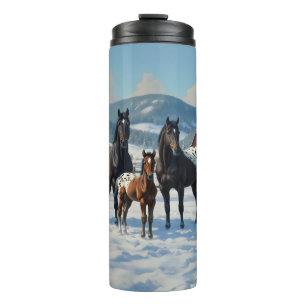 Schwarze Appaloosa Pferde auf einem Bauernhof im W Thermosbecher