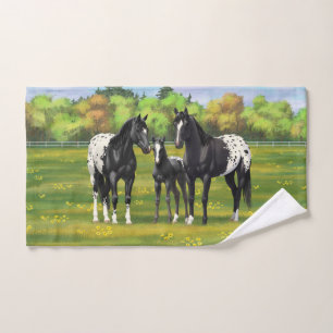Schwarze Appaloosa Pferde im Sommer Weide Badhandtuch Set