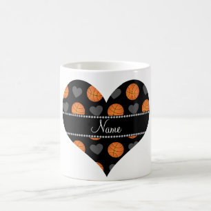 Schwarze Basketbälle und Herzen des individuellen Kaffeetasse