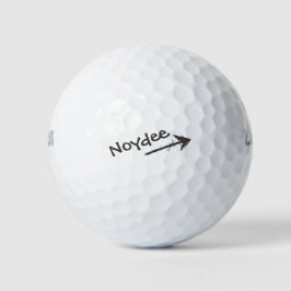 Schwarze Beschriftung und Pfeil auf Ihrem Golfball