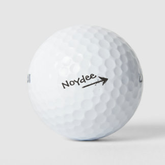 Schwarze Beschriftung und Pfeil auf Ihrem Golfball