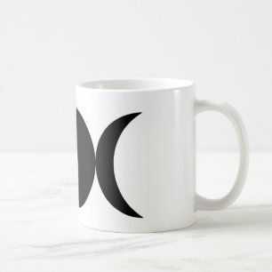 Schwarze dreifache Mond-Tasse durch die Kaffeetasse