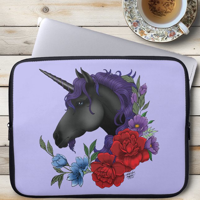 Schwarze Einhorn-Blume Lila Laptopschutzhülle (Von Creator hochgeladen)