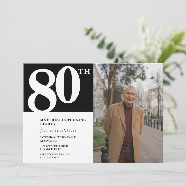 Schwarze Einladungen zum 80. Geburtstag Modernes C (Stehend Vorderseite)