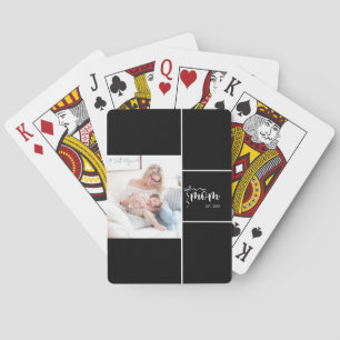 Schwarze elegante Mutter etabliert ein Foto hinzuf Spielkarten