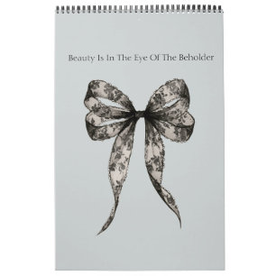 Schwarze Faux-Spitzen-Schleife Beauty Is Kalender