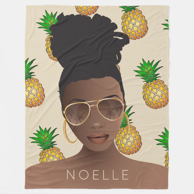 Schwarze Frau, Gold-Shades, Ananas-Muster, Beige Fleecedecke (Vorderseite)