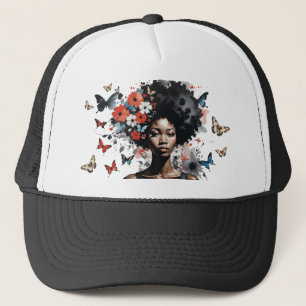 Schwarze Frau mit floralen Afro und Schmetterlinge Truckerkappe