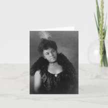 Schwarze Frau mit Herzklammer
