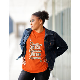 Schwarze Frau mit Sassitude vorsichtig T-Shirt