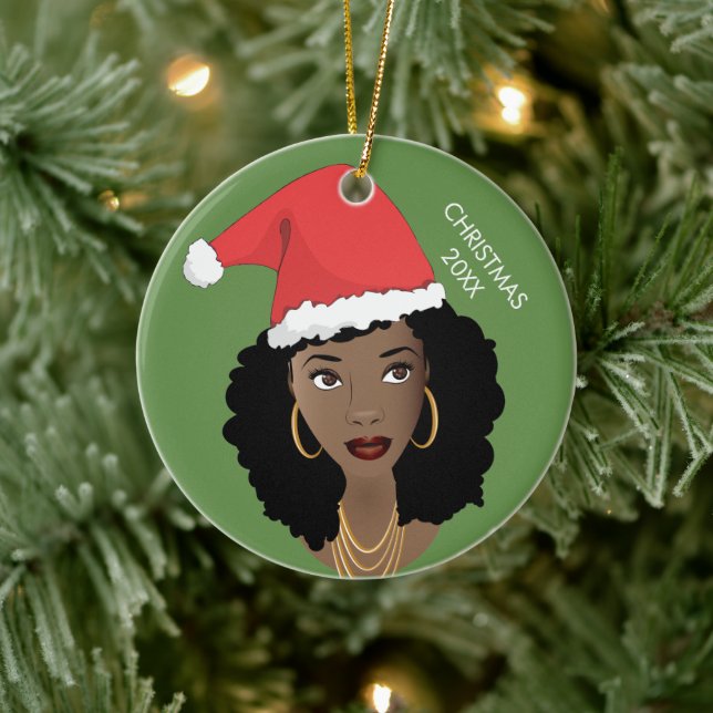 Schwarze Frau, rote Weihnachtsmannmütze, aktuelles Keramik Ornament (Baum)