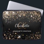 Schwarze Glitzer Monogramm Laptopschutzhülle<br><div class="desc">Ein stilvoller schwarzer klassischer Hintergrund. Dekoriert mit Imitaten vergoldeten Glitzer Staub. Personalisieren und fügen Sie Ihren Vornamen,  Monogramm-Initialen und vollständigen Namen. Der Name wird mit einem handgeschriebenen Stilskript geschrieben.</div>