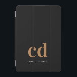 Schwarze goldene Monogramm-Initialen elegant, mode iPad Mini Hülle<br><div class="desc">Schwarzer Hintergrund,  goldfarbener und weißer Text. Personalisieren und fügen Sie Ihre Monogramm-Initialen und einen Namen hinzu. Golden-weiße Buchstaben. Für ihn und sie.</div>
