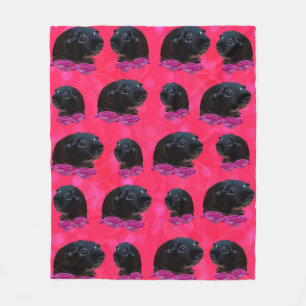Schwarze Guinea Schweine auf Hübsch rosa Rosen Fleecedecke