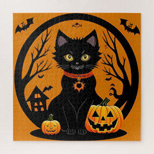 Schwarze Halloween-Katze umgeben von Kürbislaterne