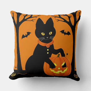 Schwarze Halloween-Katze umgeben von Kürbislaterne Kissen