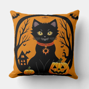 Schwarze Halloween-Katze umgeben von Kürbislaterne Kissen