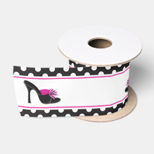 Schwarze Heelse Schuhe mit schwarzen Polka-Punkten Satinband