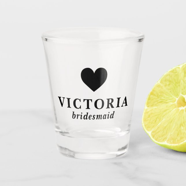 Schwarze Herz-Brautjungfern-personalisierte Schnapsglas (Vorderseite)