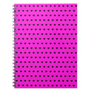 Schwarze Herzen auf glitzerndem rosa Notebook Notizblock