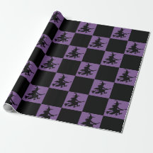Schwarze Hexen auf lila kariertem Einwickelpapier