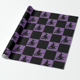 Schwarze Hexen auf lila kariertem Einwickelpapier Geschenkpapier