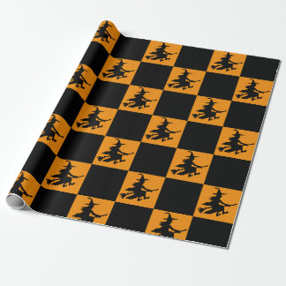 Schwarze Hexen auf orange kariertem Geschenkpapier