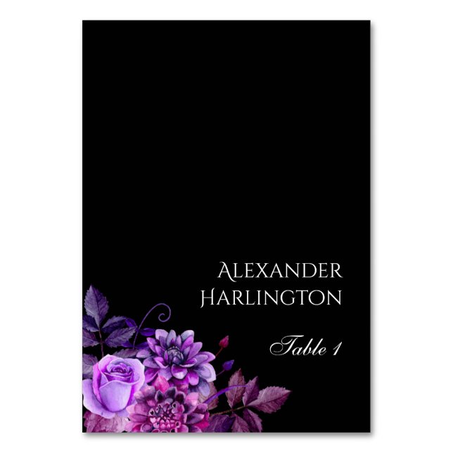 Schwarze Hochzeitssitzkarte. Lila Platzkarte Tischnummer (Vorderseite)