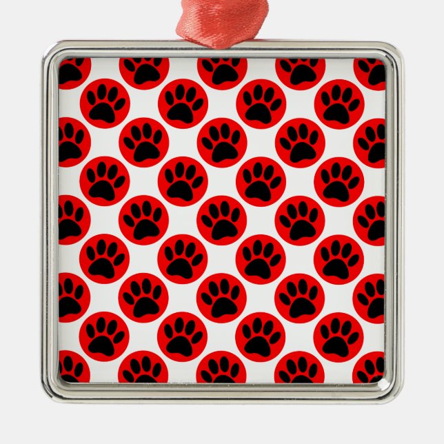Schwarze Hundepaws in roten Polka-Punkten Silbernes Ornament (Vorne)