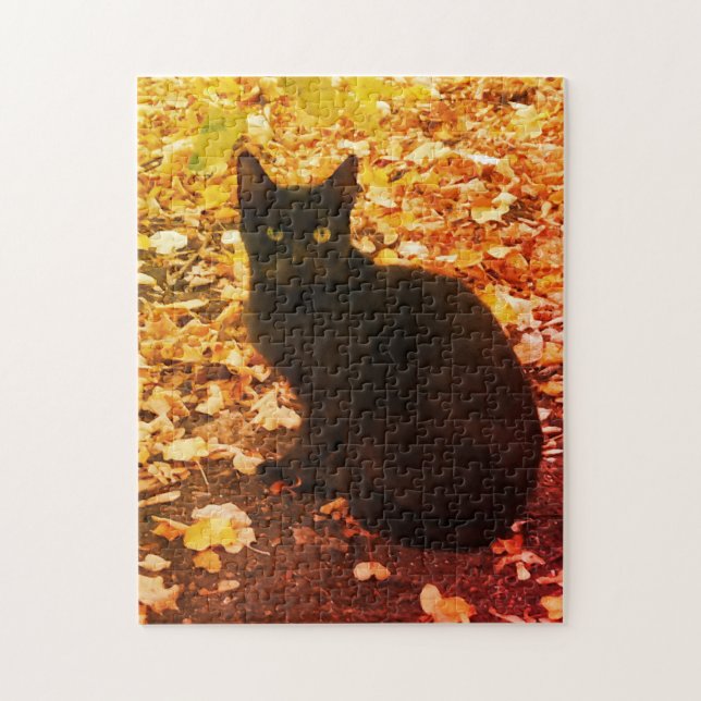 Schwarze Katze Aurtumn verlässt Foto (Vertikal)