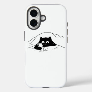 Schwarze Katze benutzt Smartphone im Bett in der N iPhone 16 Hülle