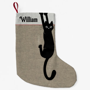 Schwarze Katze, die am Feiertag des lustigen Kleiner Weihnachtsstrumpf